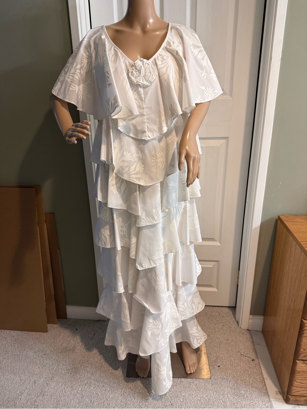 NWT Mamo Howell Hawaiian Maxi Dress Layered Ruffles White Floral Size 14 READ
